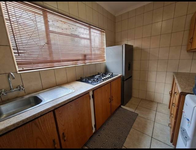 2 BEDROOM FLAT FOR SALE IN PEACEHAVEN